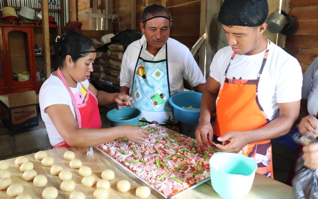 Asociacion Balam ONG promueve emprendimiento económico en Aldea La Blanca, Flores, Petén